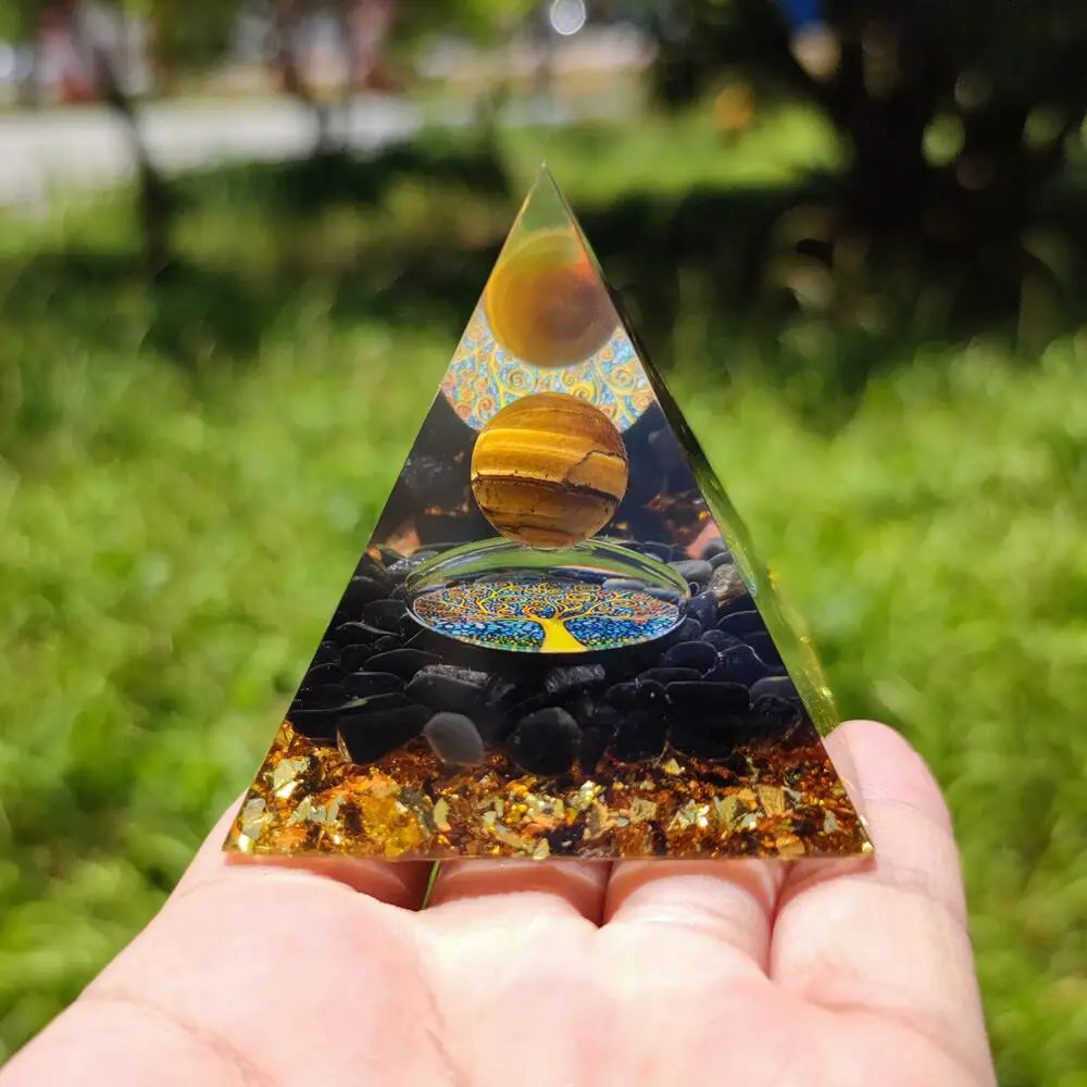 Pyramide d'orgone en résine de 60 mm avec œil de tigre et obsidienne