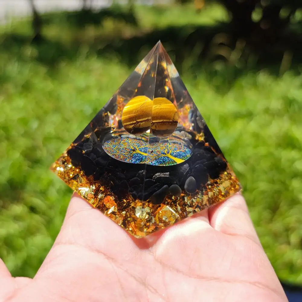 Pyramide d'orgone en résine de 60 mm avec œil de tigre et obsidienne