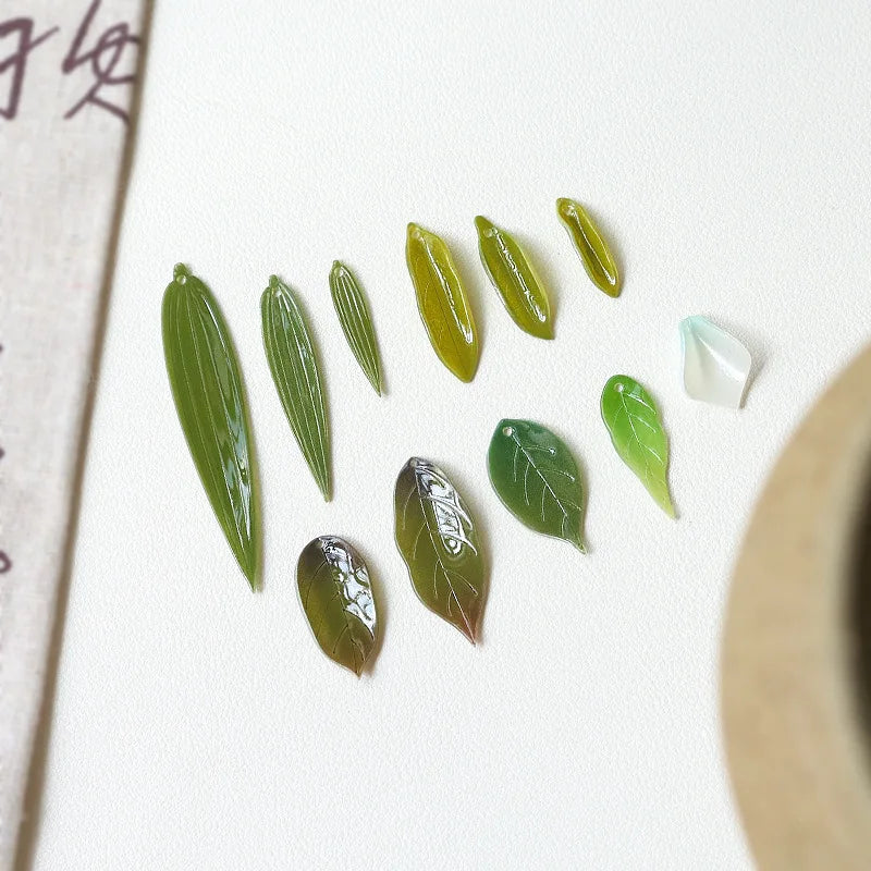 5Pcs Green Leaf Resin Beads