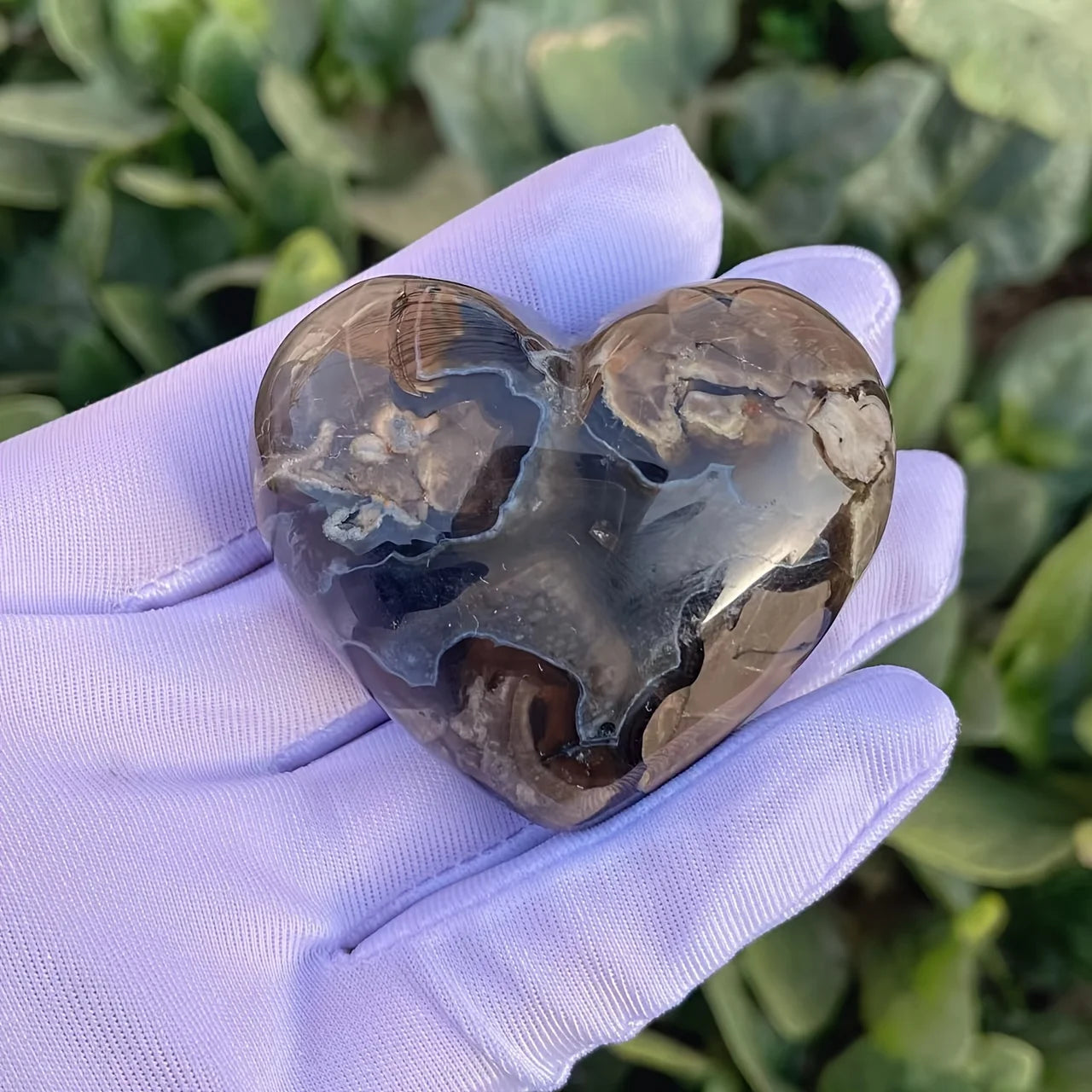 Fluorescent Volcanic Agate Heart Carving (UV Glow)