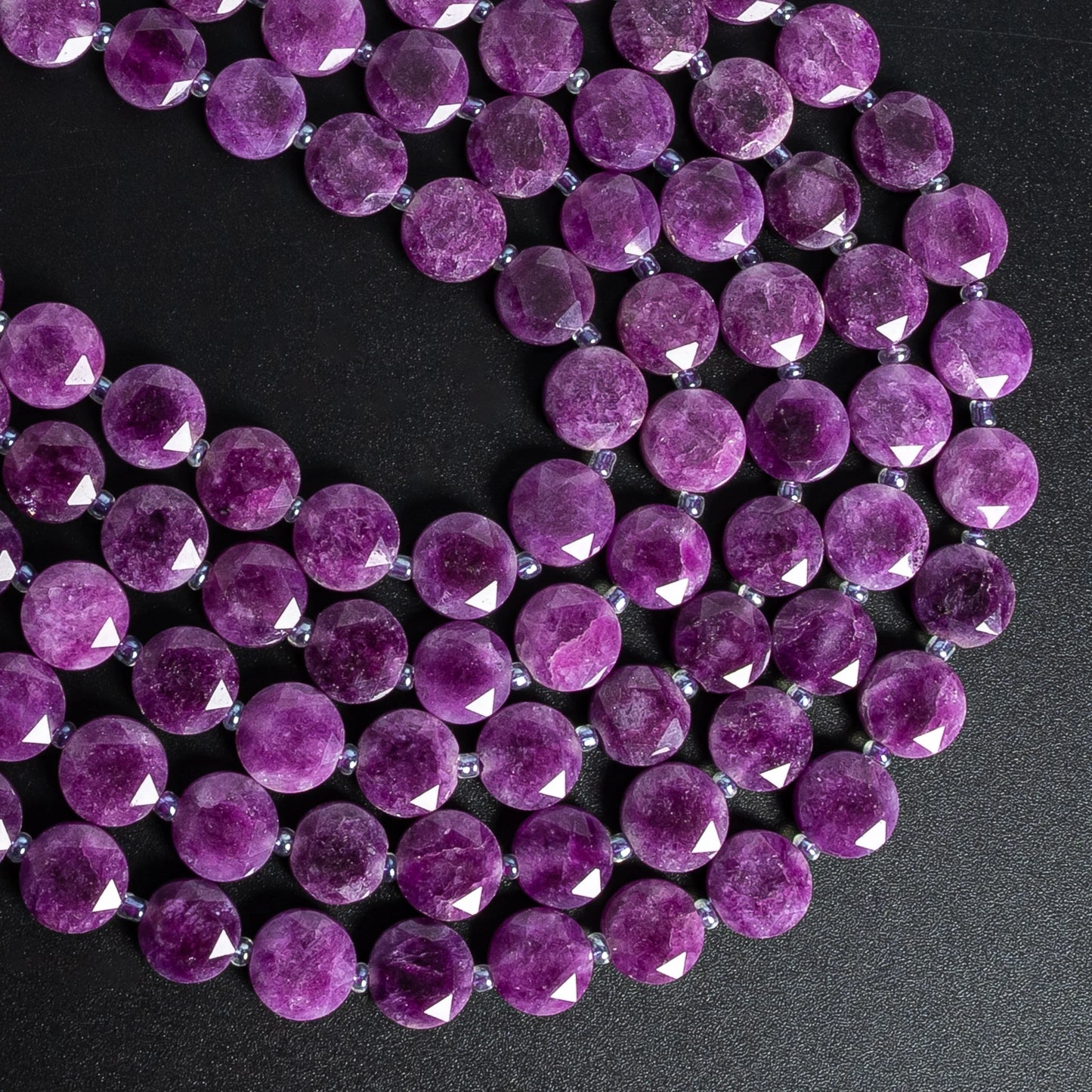 Fil de perles plates en sugilite violette naturelle de 12 mm