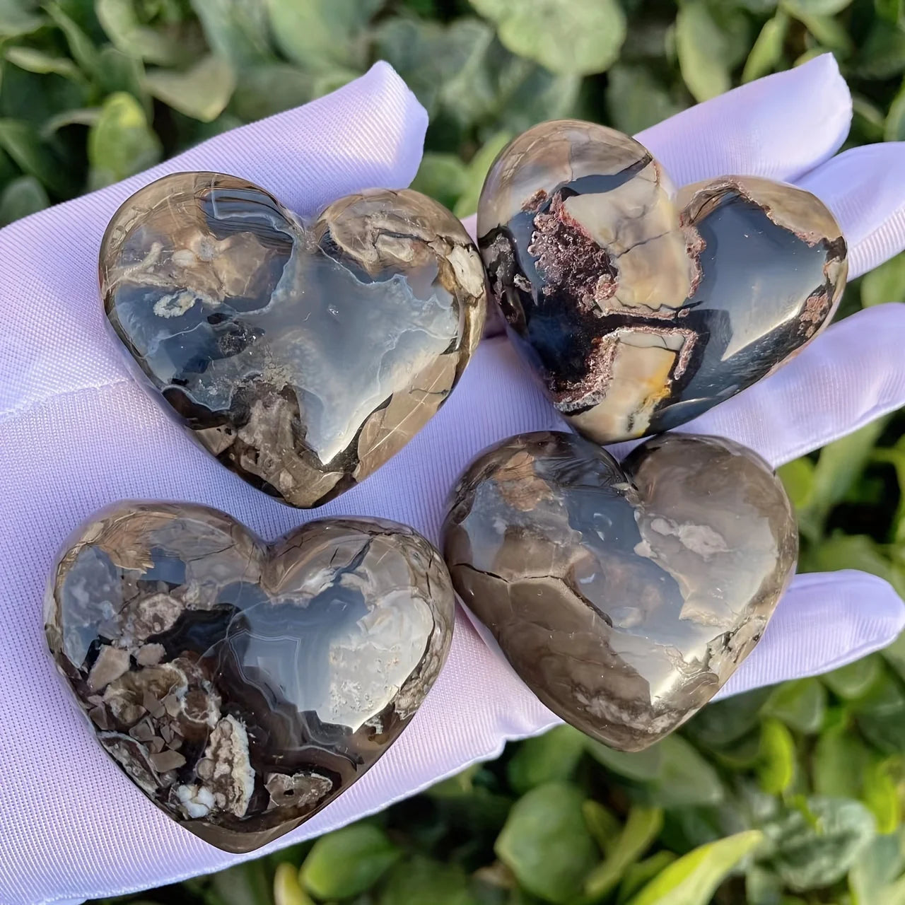 Fluorescent Volcanic Agate Heart Carving (UV Glow)
