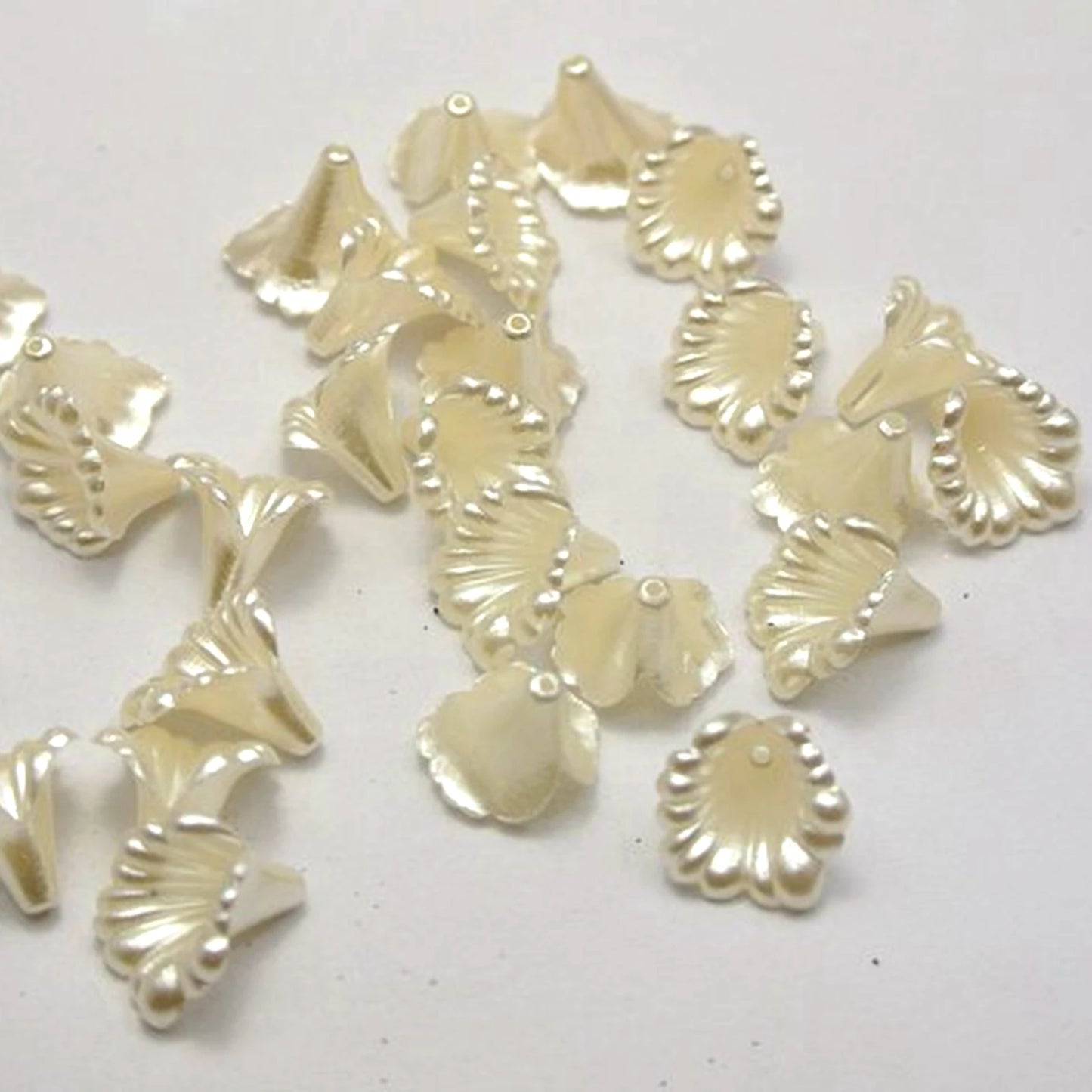 100pcs Ivory Acrylic Pearl Bellflower Beads 14mm