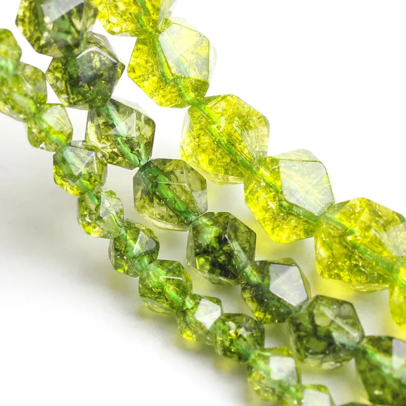 Fil de perles de péridot à facettes naturelles