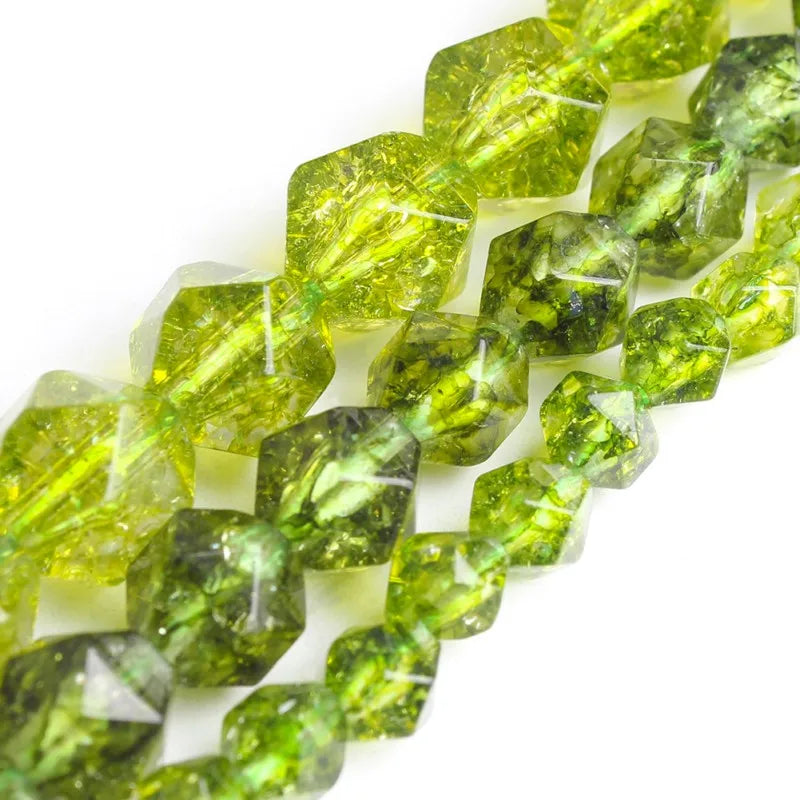 Fil de perles de péridot à facettes naturelles