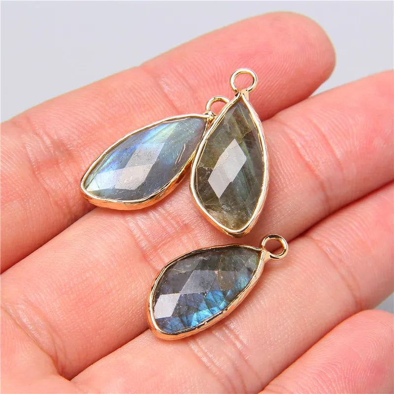Lot de 2 pendentifs en pierre naturelle en forme de larme