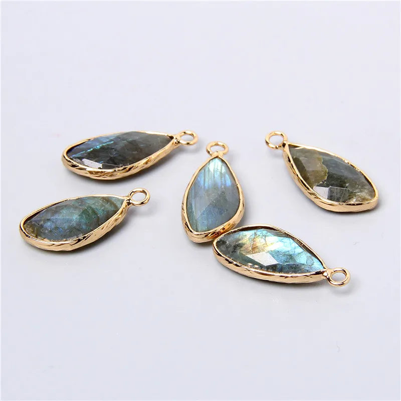 Lot de 2 pendentifs en pierre naturelle en forme de larme