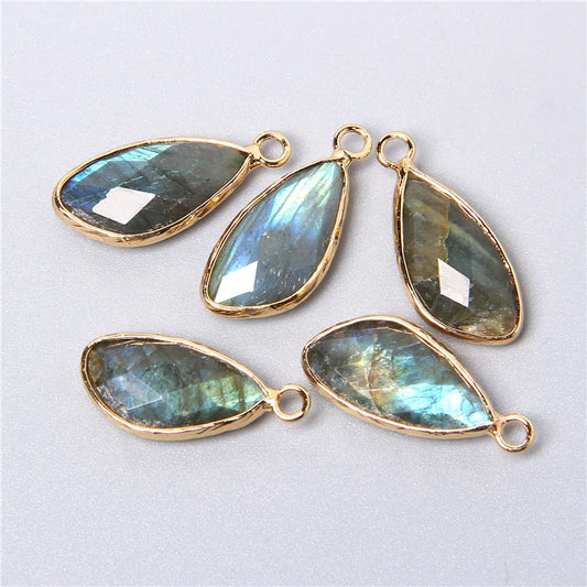 Lot de 2 pendentifs en pierre naturelle en forme de larme