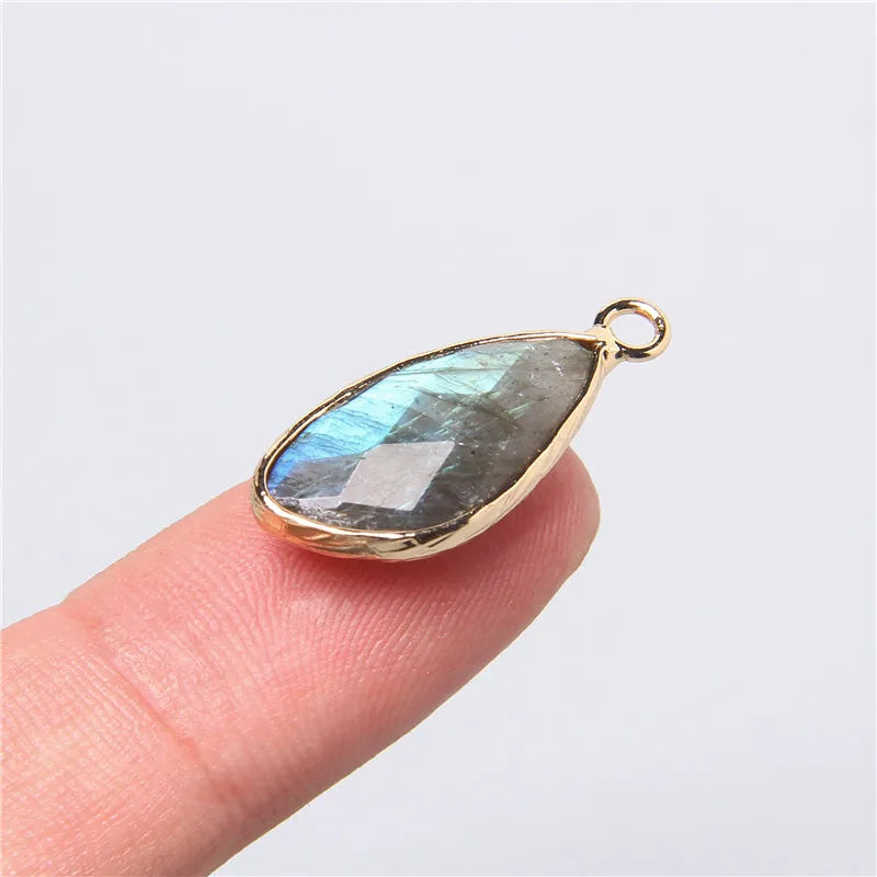 Lot de 2 pendentifs en pierre naturelle en forme de larme