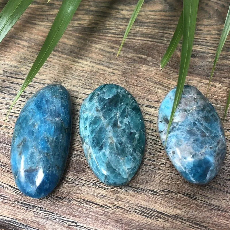 Natural Apatite Palm Stone