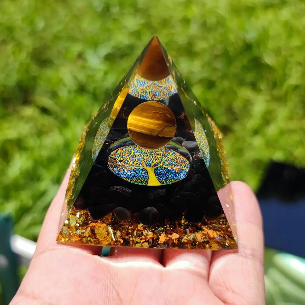 Pyramide d'orgone en résine de 60 mm avec œil de tigre et obsidienne