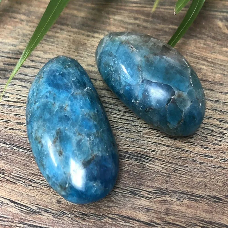 Natural Apatite Palm Stone