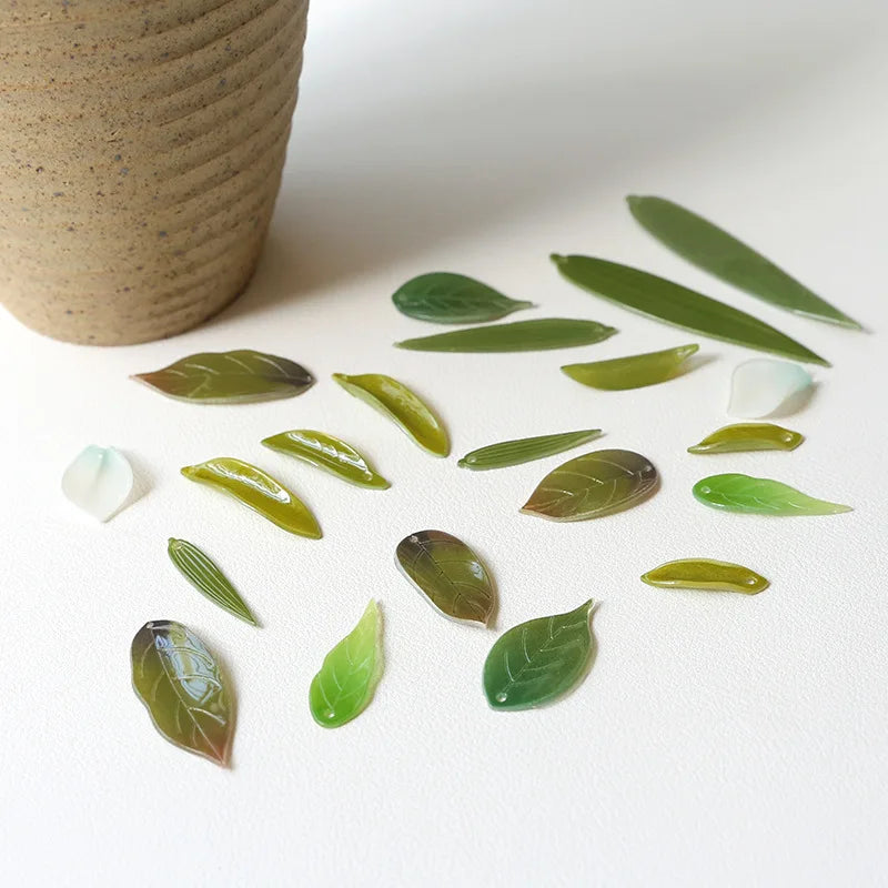 5Pcs Green Leaf Resin Beads