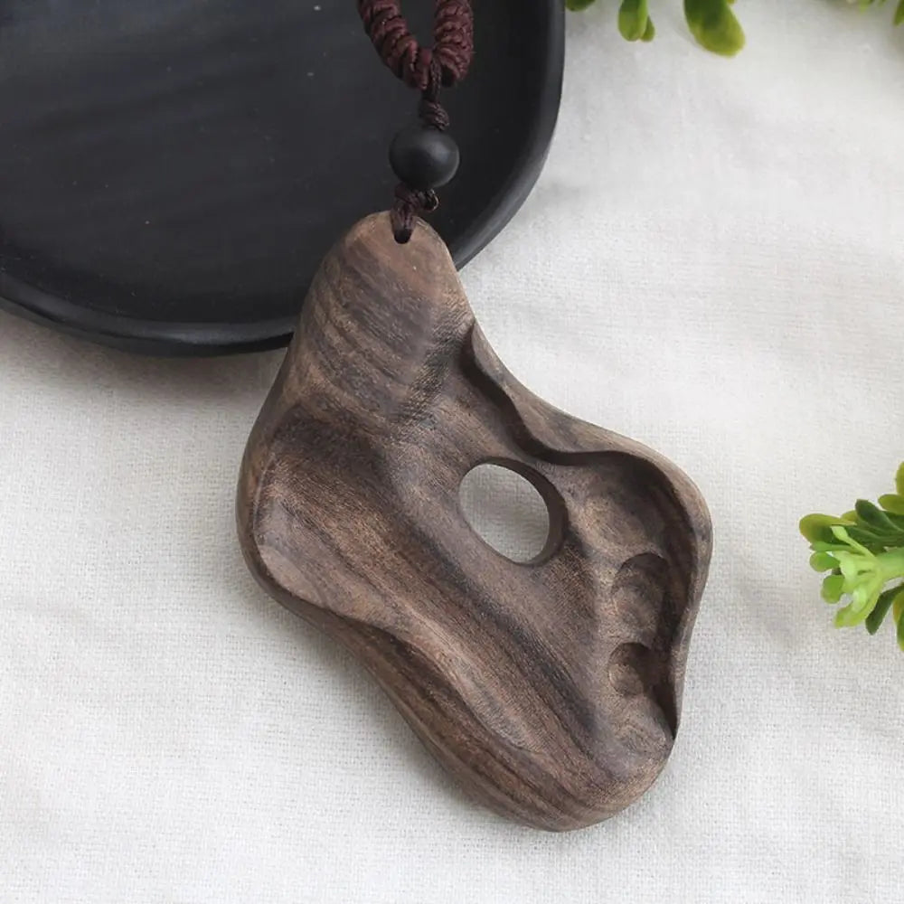 Collier pendentif en bois de santal