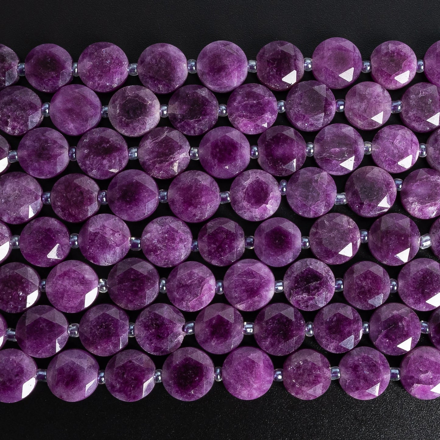 Fil de perles plates en sugilite violette naturelle de 12 mm