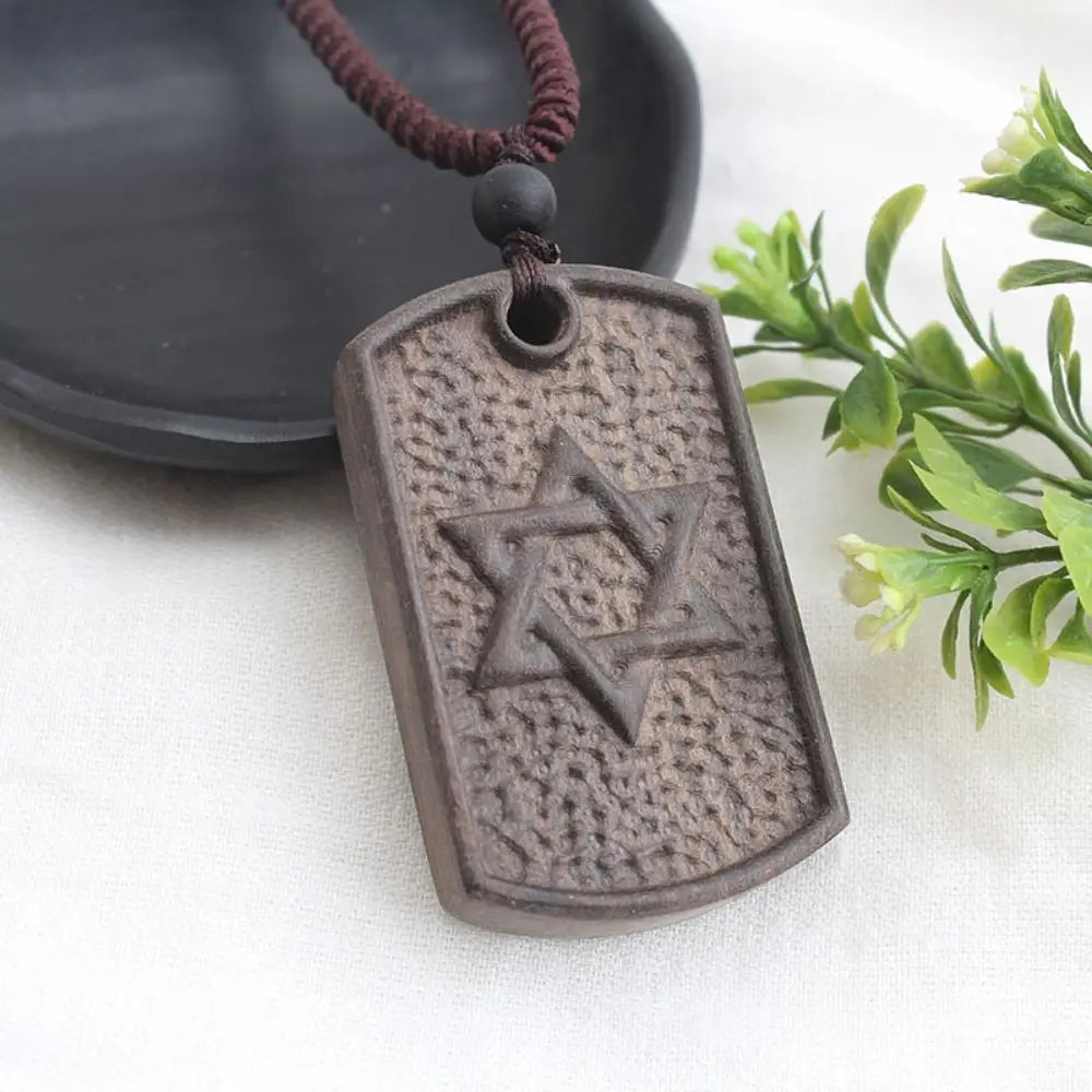 Collier pendentif en bois de santal