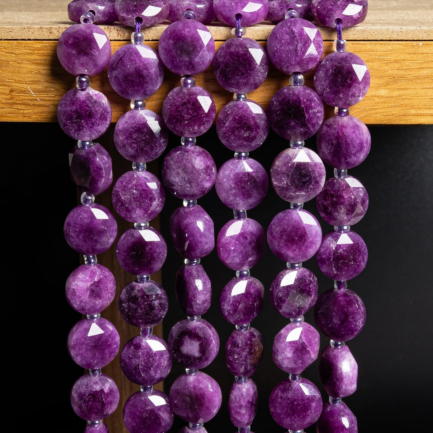 Fil de perles plates en sugilite violette naturelle de 12 mm