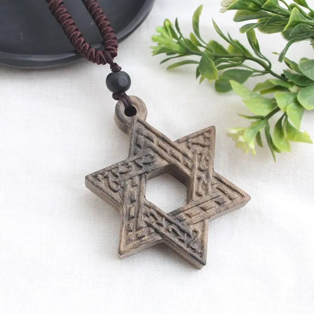 Collier pendentif en bois de santal