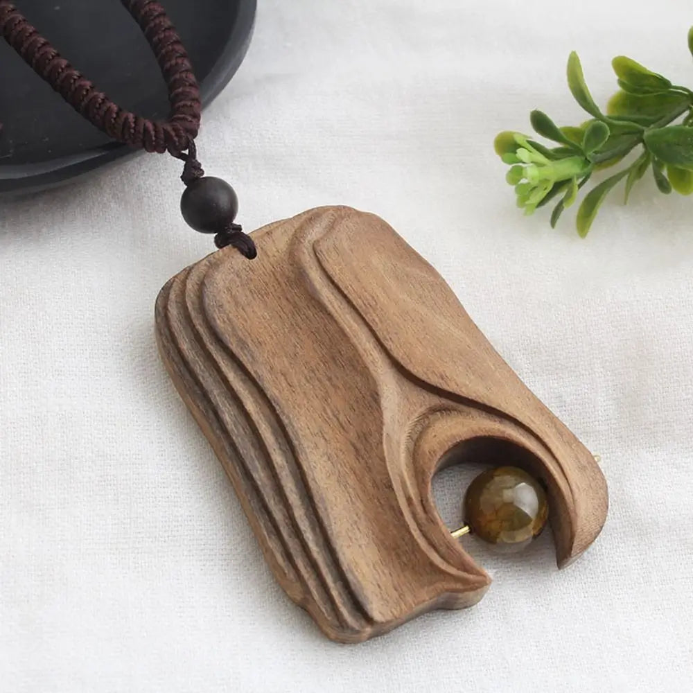 Collier pendentif en bois de santal