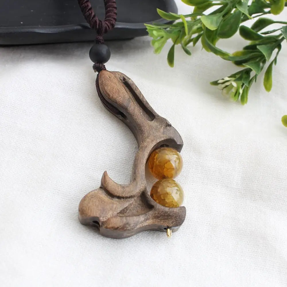 Collier pendentif en bois de santal
