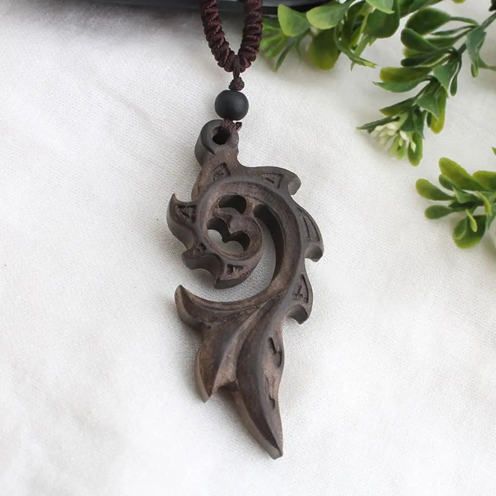 Collier pendentif en bois de santal