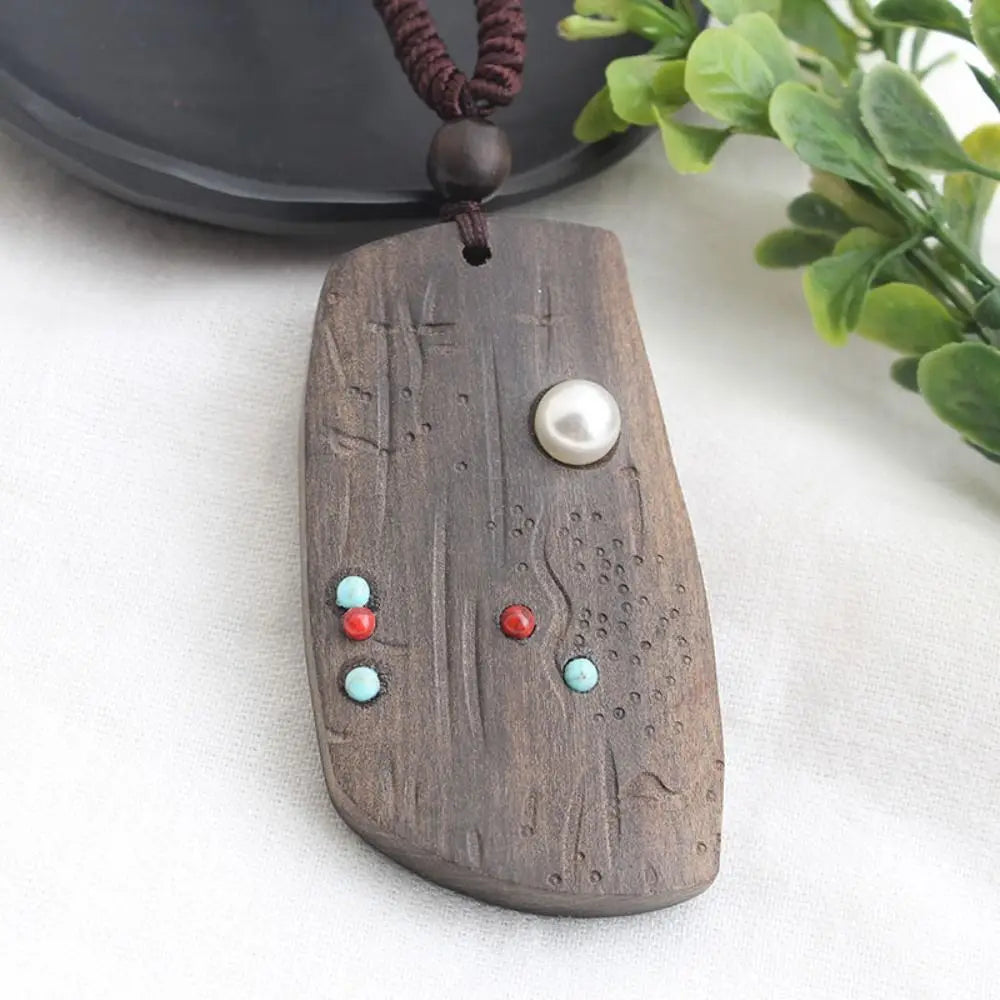 Collier pendentif en bois de santal